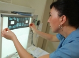 Examen de radio sur une planche lumineuse