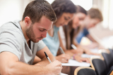 &Eacute;l&egrave;ves en train de prendre des notes lors d'une formation