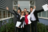 Cinq jeunes enthousiastes