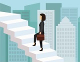 Femme gravissant un escalier